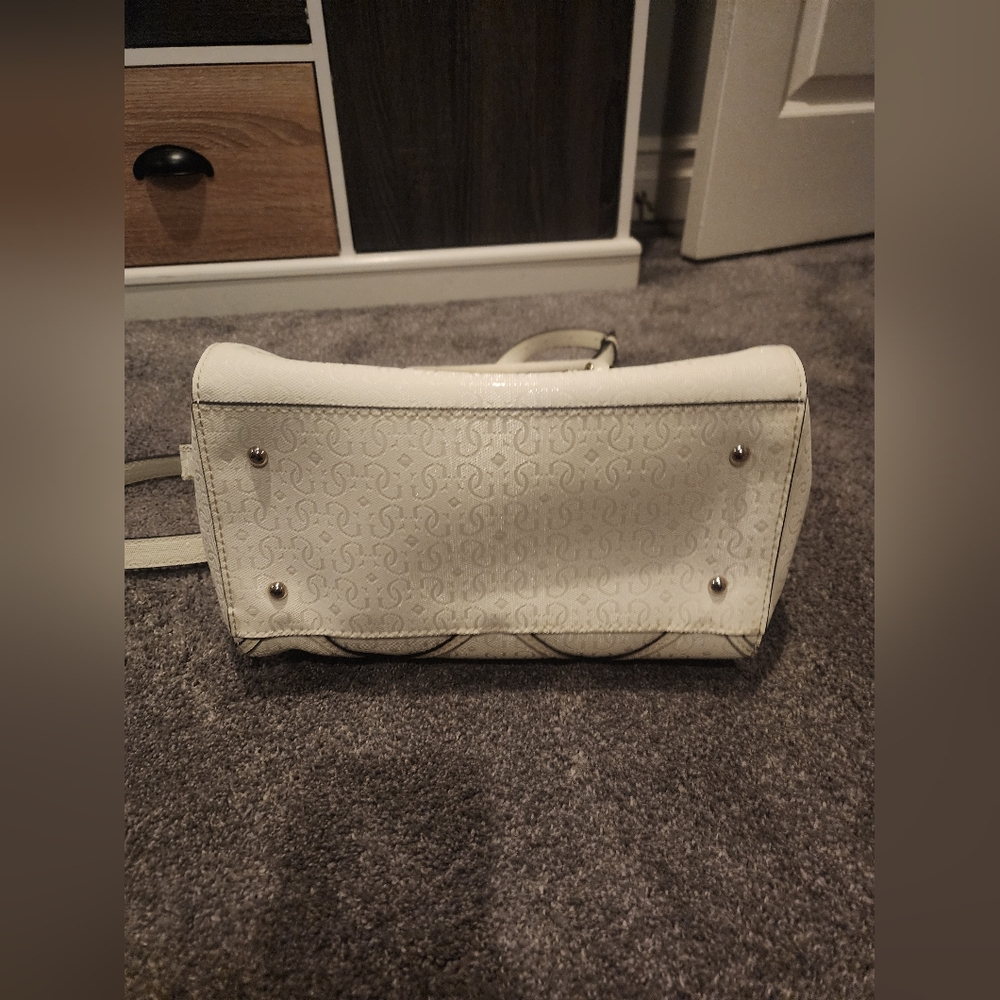Guess purse - Picture 5 of 5